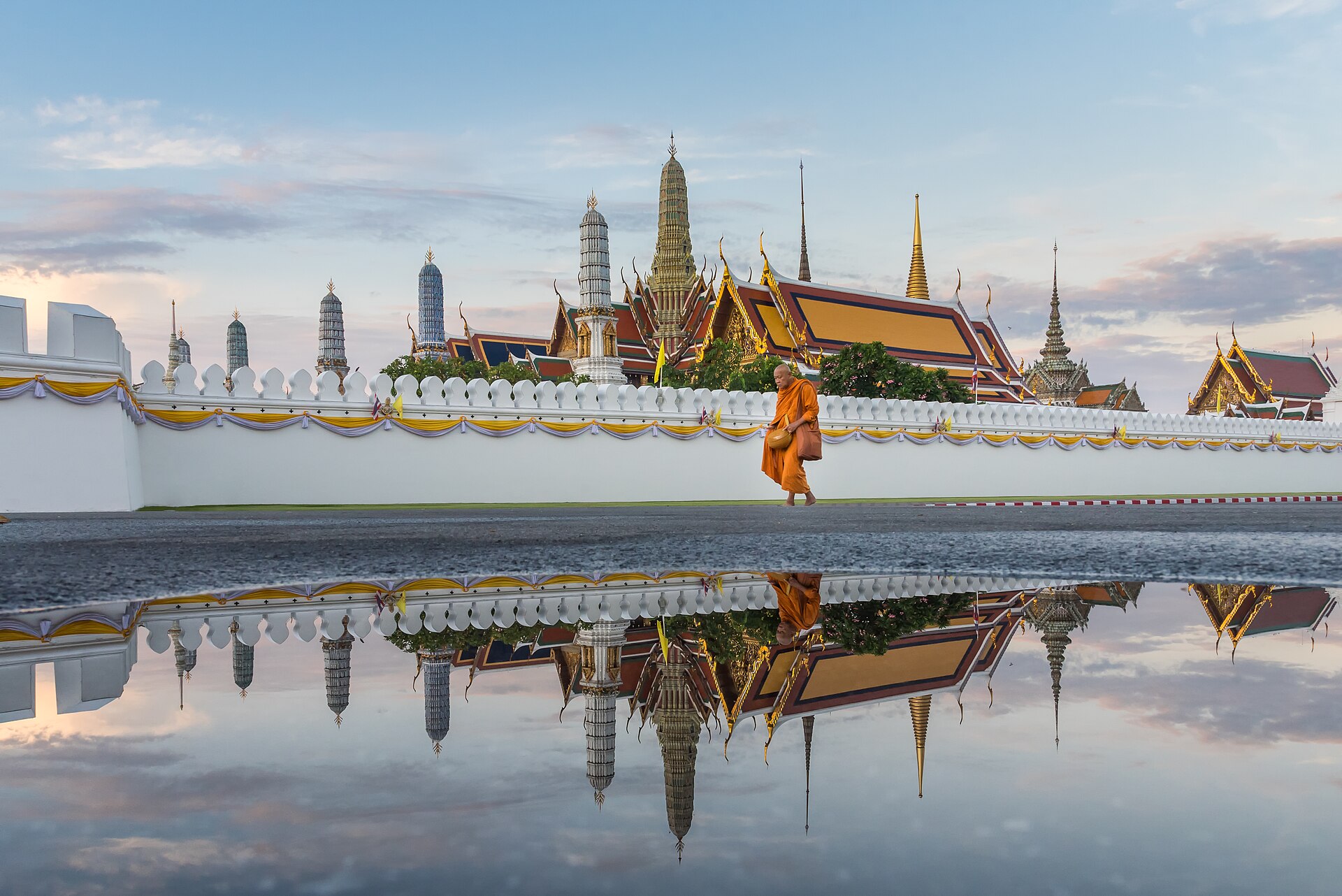 10 Tips for a Budget Trip Abroad: Comfortable Without Breaking the Bank